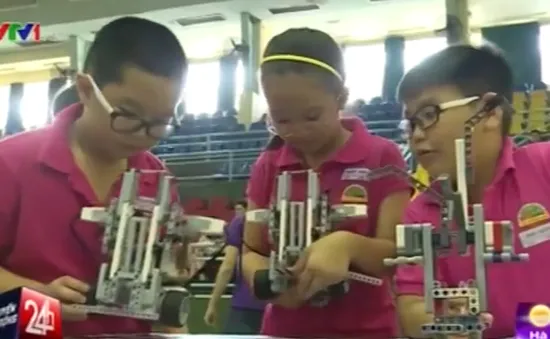 Hơn 200 học sinh tham gia cuộc thi Robothon 2015