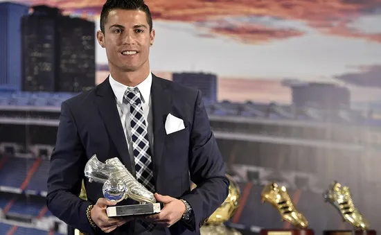 Real Madrid vinh danh chân sút huyền thoại Ronaldo