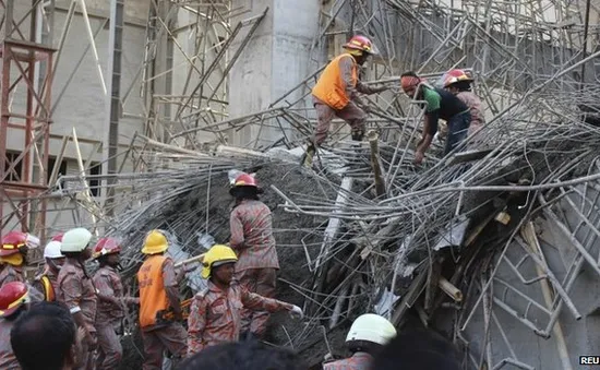 Sập nhà máy xi măng ở Bangladesh