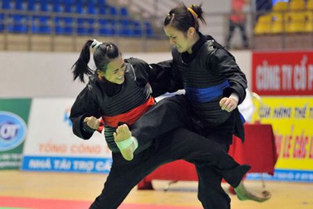 Vẻ đẹp mềm mại nhưng đầy uy lực của các bóng hồng Pencak Silat