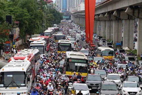 Hà Nội giảm tần suất xe buýt qua các điểm thi công đường sắt