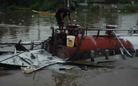 Nổ tàu chở xăng dầu, 1 người bị thương