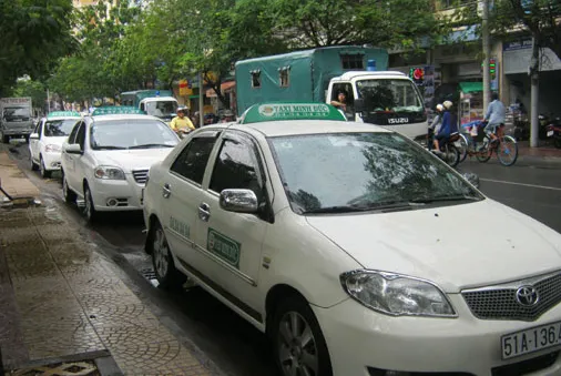 TP.HCM sẽ khống chế lượng taxi để giảm tắc đường