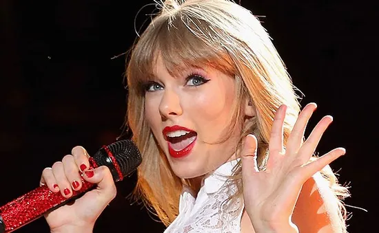 Một MC mất việc vì Taylor Swift