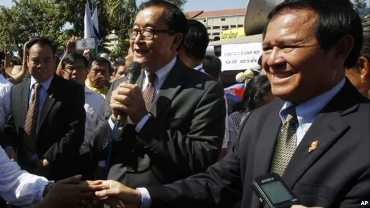 Tòa án Phnom Penh ra lệnh bắt giam ông Sam Rainsy