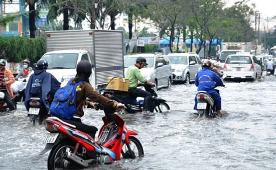 Thoát nước đô thị kém hiệu quả, TP.HCM ngập trong nước