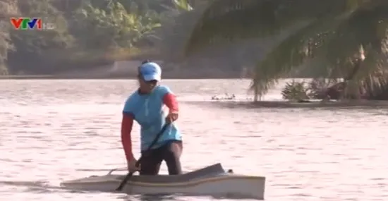 Trương Thị Phương miệt mài tập luyện cho giải VĐQG Canoeing