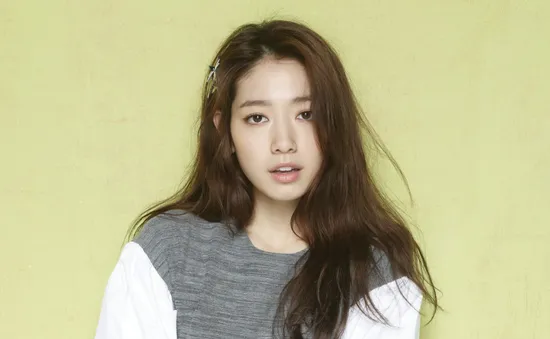 Park Shin Hye tiết lộ làm bồi bàn cho quán ăn của cha mẹ