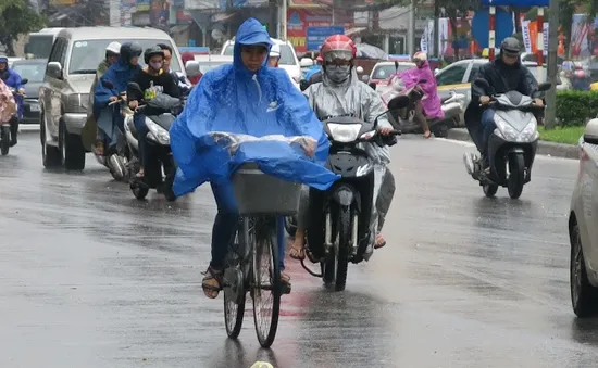 Mưa phùn kéo dài cả ngày ở Đông Bắc Bộ và Bắc Trung Bộ