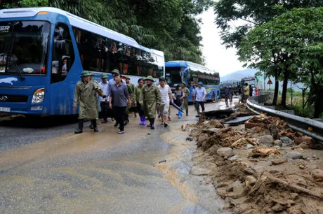 Quốc lộ 4D đi Sa Pa cơ bản thông tuyến sau mưa lũ