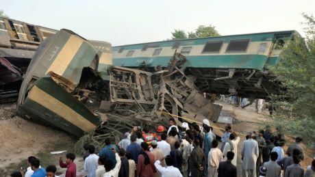 Pakistan: Hai tàu hỏa đâm nhau, 156 người thương vong