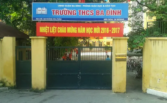 Phụ huynh phát hoảng với tin nhắn "con học ngu như bò" từ nhà trường