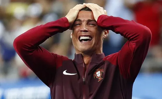 Dư âm EURO 2016: Nước mắt Ronaldo và những trang sử viết lại