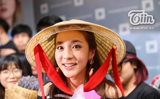 Sandara Park (2NE1): Muốn mặc áo dài, ăn bánh mì Việt Nam