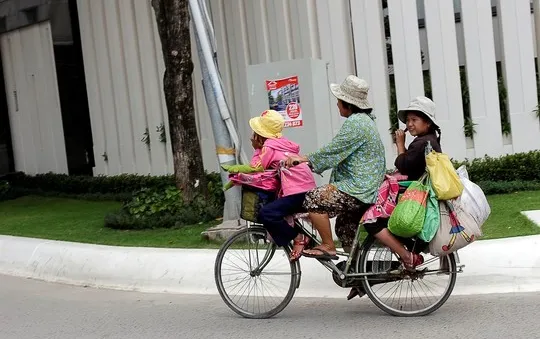 Xót thương cảnh người mẹ đơn thân nuôi con bại não