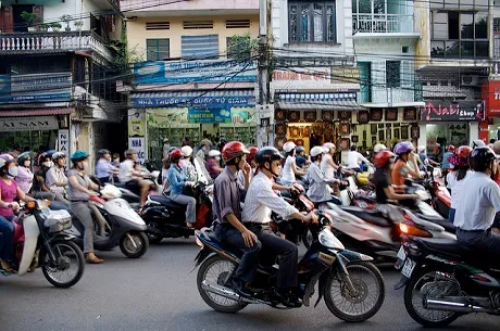 “Người trẻ nhất đi khắp thế gian” khuyên du khách nên đến Hà Nội