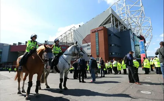 Man Utd hoàn tiền vé, cho người hâm mộ vào Old Trafford xem miễn phí