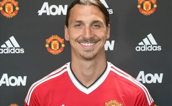 Chân chưa chạm bóng, Ibrahimovic đã phá kỷ lục tại Man Utd