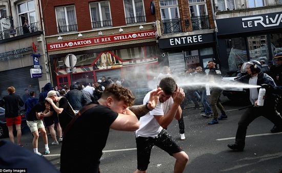 Bạo loạn leo thang tại EURO 2016: 16 ca nhập viện, 36 hooligan bị bắt giữ