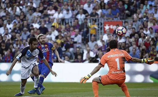 VIDEO, Barcelona 4-0 Deportivo: Messi ghi dấu ấn ngày trở lại!