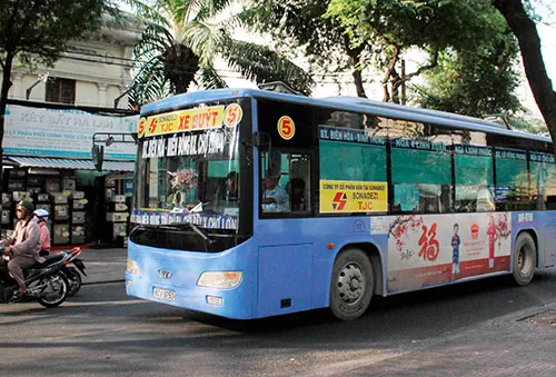 TP.HCM ưu tiên quảng cáo hàng Việt Nam trên xe bus