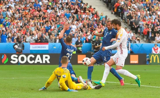 VIDEO EURO 2016: Chiellini chớp cơ hội, mở tỷ số cho Italia