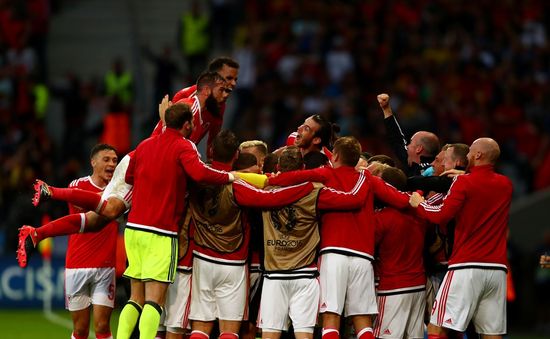 VIDEO EURO 2016: Xứ Wales thắng ngược dòng trong trận đấu của siêu phẩm