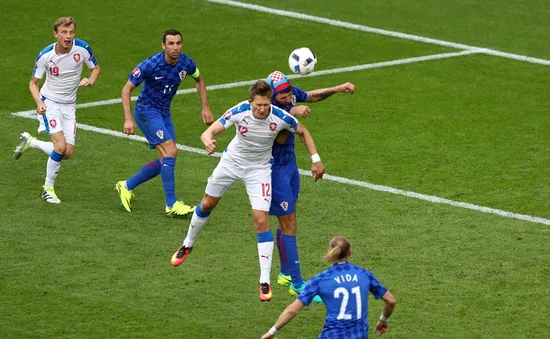 VIDEO EURO 2016: Rosicky tỉa bóng tinh tế để Skoda đánh đầu ghi bàn đẹp mắt