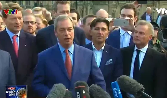 Chủ tịch Đảng UKIP (Anh) Nigel Farage tuyên bố từ chức