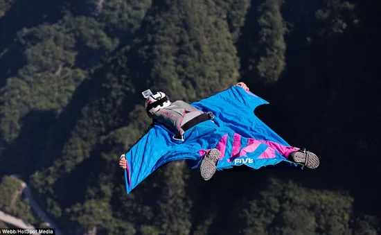 Ngắm nhìn cảnh đẹp trong cuộc thi Wingsuit lớn nhất châu Á