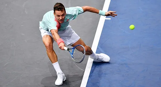 Paris Masters: Berdych nhọc nhằn đi tiếp, Isner khởi đầu thuận lợi