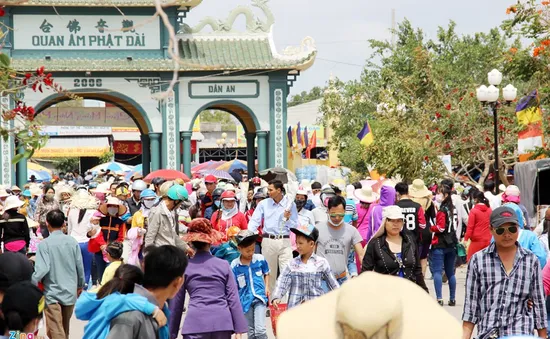 Lãnh đạo UBND TP Bạc Liêu: Cổng chùa biến thành chợ là... bình thường