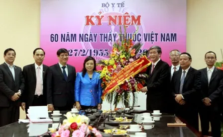 Đồng chí Đinh Thế Huynh thăm Bộ Y tế nhân kỷ niệm 61 năm ngày Thầy thuốc Việt Nam