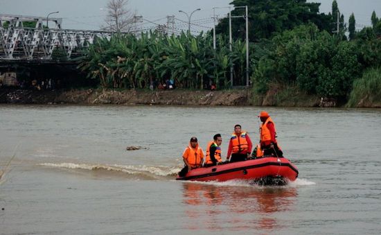 7 học sinh mất tích do lật thuyền ở Indonesia