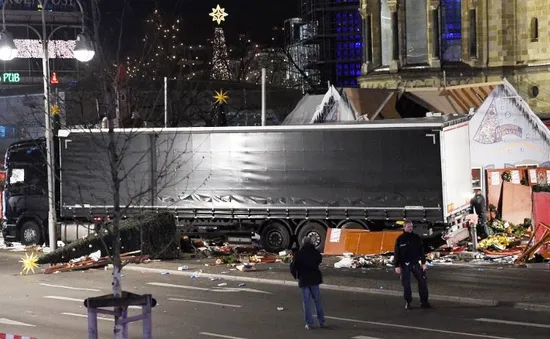 Vụ xe tải lao vào chợ Noel tại Đức có thể do khủng bố