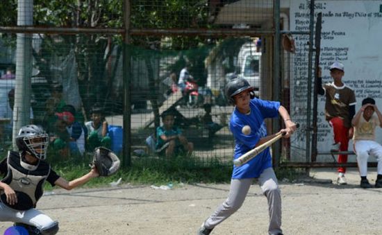 Dạy bóng chày giúp trẻ em thoát nghèo