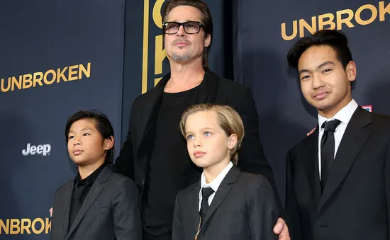 SỐC: Brad Pitt bị tố bạo hành các con
