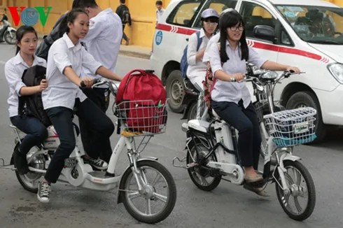 Quy định buộc thôi học 1 tuần nếu vi phạm luật giao thông: Nhiều ý kiến trái chiều