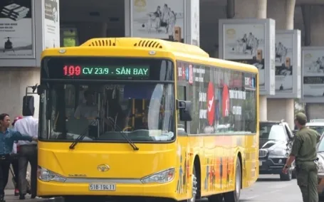 Khai trương tuyến xe bus sân bay Pleiku - Kontum