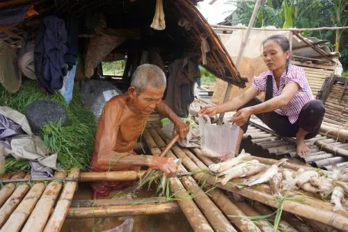 Thanh Hóa: Hơn 8 tấn cá nuôi lồng bè chết trắng