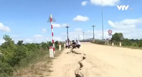 Đăk Lăk: Cầu vừa đưa vào sử dụng đã hư hỏng