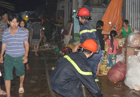 Quảng Nam: Cháy lớn ở kho hàng chợ Phú Thuận