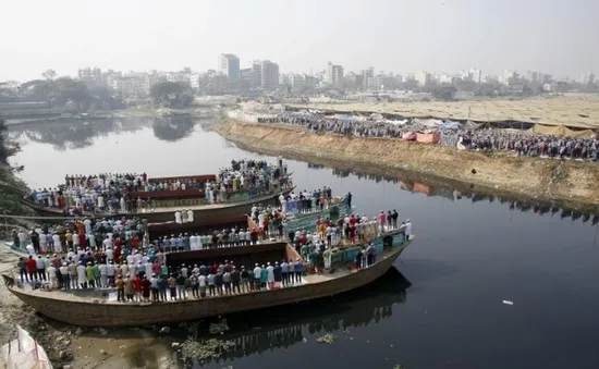 Chìm phà thảm khốc tại Bangladesh, 30 người chết và mất tích