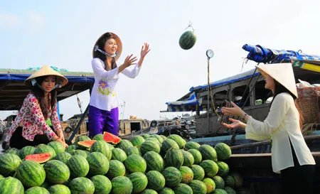 Hối hả phiên chợ ngày cuối năm ở TP Cần Thơ