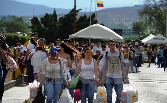 Colombia ngừng mở cửa biên giới với Venezuela