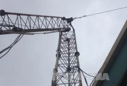 Hà Nội: Cột thu phát sóng đổ gục, một người chết