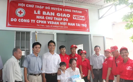 Trao tặng 25 nhà tình thương cho các hộ nghèo tại 4 tỉnh