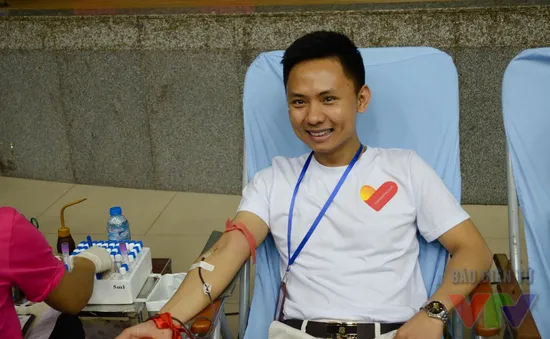 Dân văn phòng cùng nhau hiến máu vì bệnh nhân Thalassemia