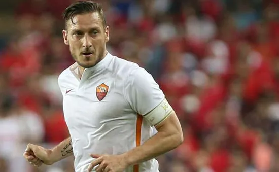 "Hoàng tử" 39 tuổi Totti là bất khả xâm phạm tại Roma