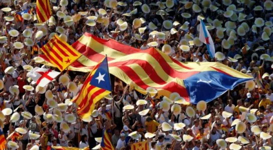 Người dân xứ Catalan xuống đường ủng hộ tách khỏi Tây Ban Nha